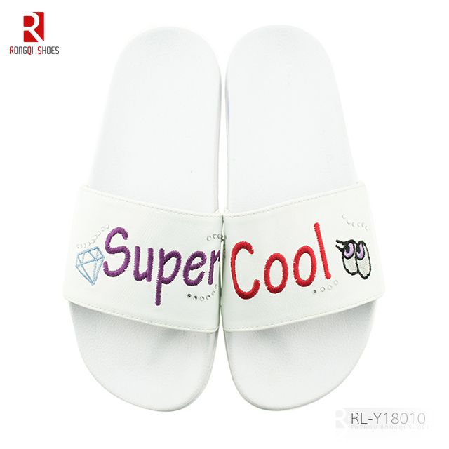 Embroidered upper summer comfortable beach slider slippers